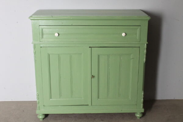 Antica credenza/ dispensa toscana XIX secolo Verde salvia. Mis 106 x 45 . H 100 . Restaurata.